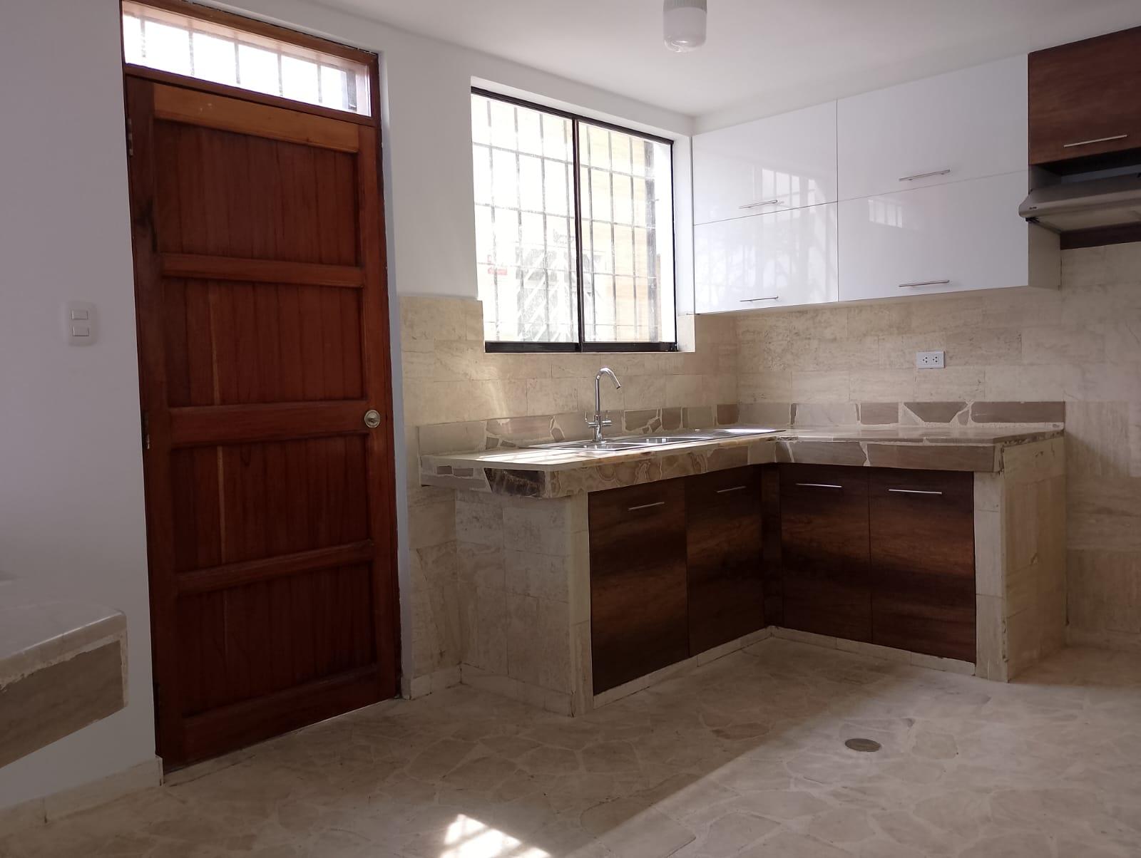 Casa de 4 dormitorios y 3 baños ubicado en San Borja Casa de 4 dormitorios y 3 baños ubicado en San Borja