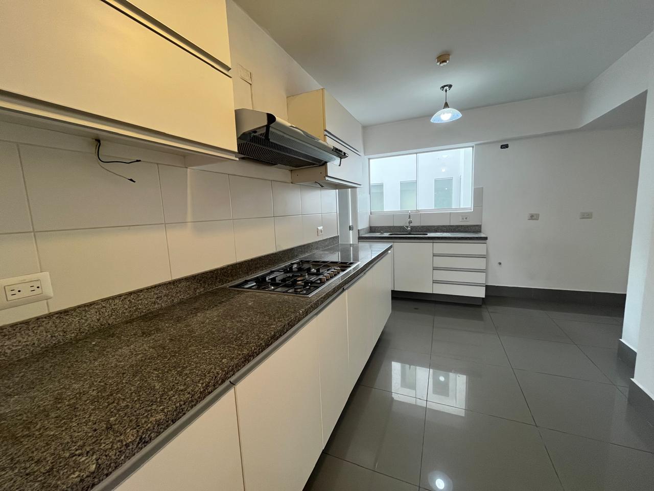 Departamento de 3 dormitorios y 3 baños ubicado en San Isidro Departamento de 3 dormitorios y 3 baños ubicado en San Isidro
