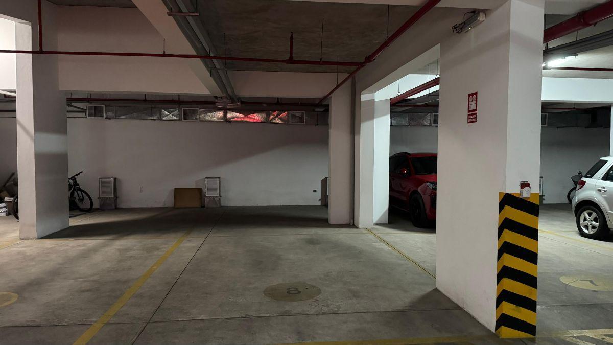 Estacionamiento de ocasión ubicado en Miraflores Estacionamiento de ocasión ubicado en Miraflores